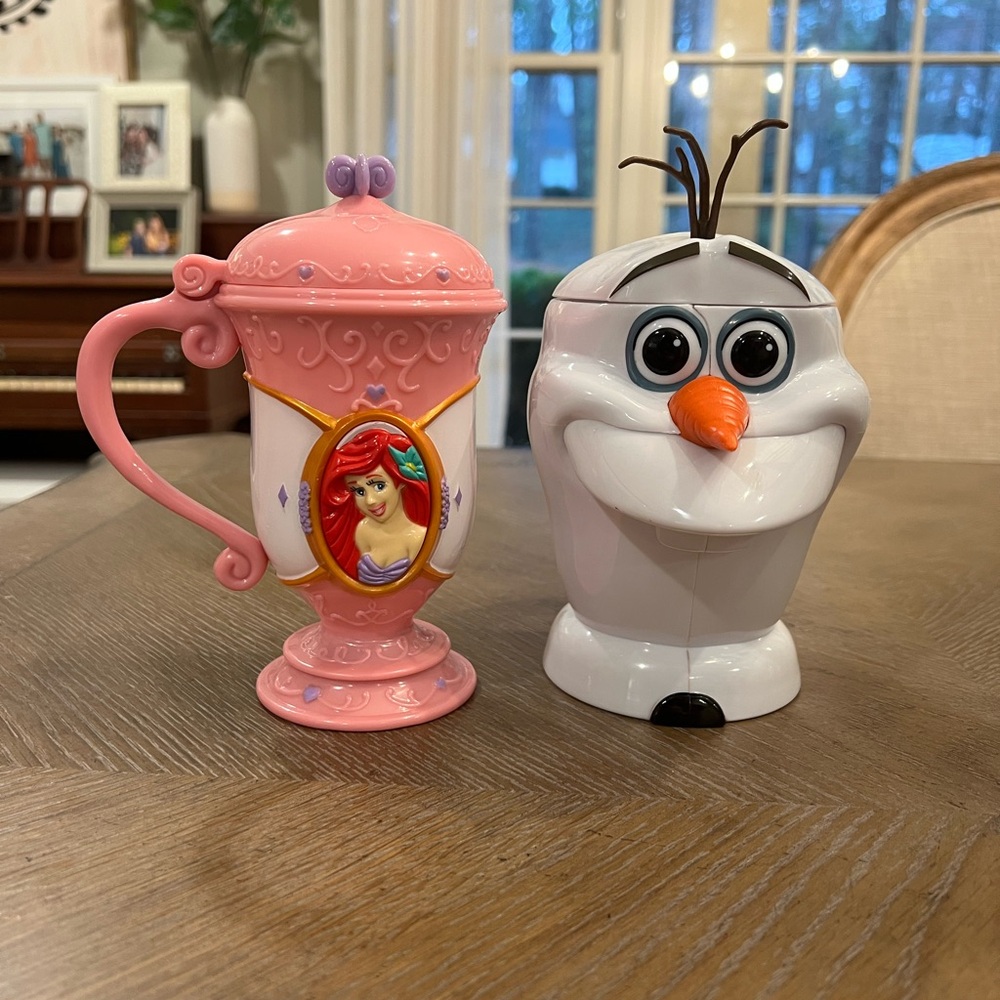 Disney flip top cups.